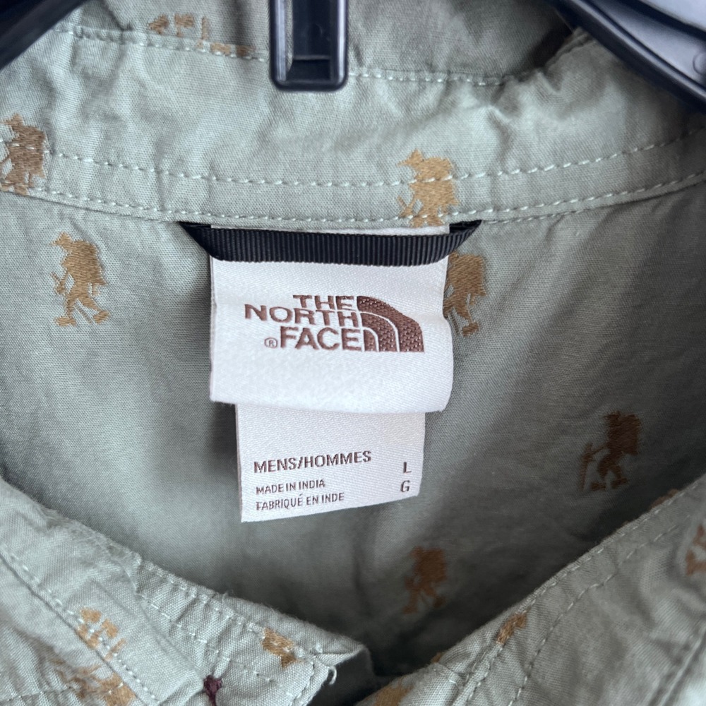 The North Face Mens Short Sleeve Button Up Shirt Green Bigfoot Print Size Large - Picture 3 of 10